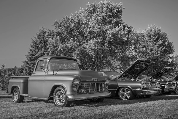 Which UK Stores Offer the Best Range of Sizes for Women's Business Suits?